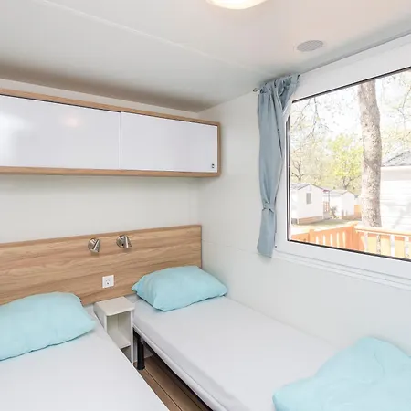 Albatross Mobile Homes On Bi Village ホリデーパーク Fažana