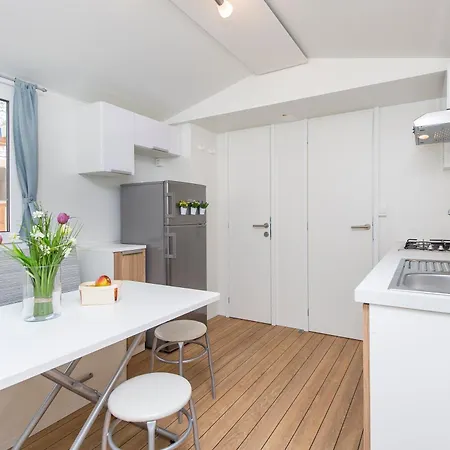 Albatross Mobile Homes On Bi Village Tatil parkı 3*