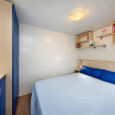Albatross Mobile Homes On Bi Village 假日公园 3*